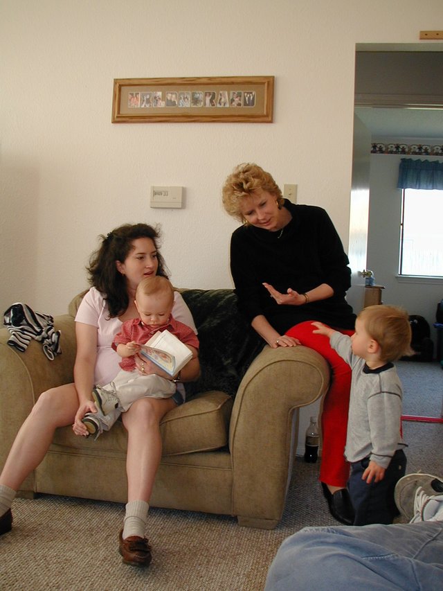 2001/03(March)/Vale-1st-Bday/640x480_2001-03-04-Vale-1st-Bday-02-Vale-Suzi-Chance-Janeen.jpg