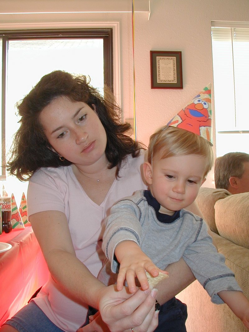 2001/03(March)/Vale-1st-Bday/800x600_2001-03-04-Vale-1st-Bday-06-Suzi-Chance.jpg