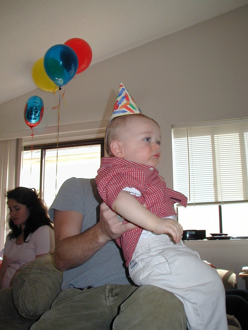 2001/03(March)/Vale-1st-Bday/800x600_2001-03-04-Vale-1st-Bday-07-Vale.jpg