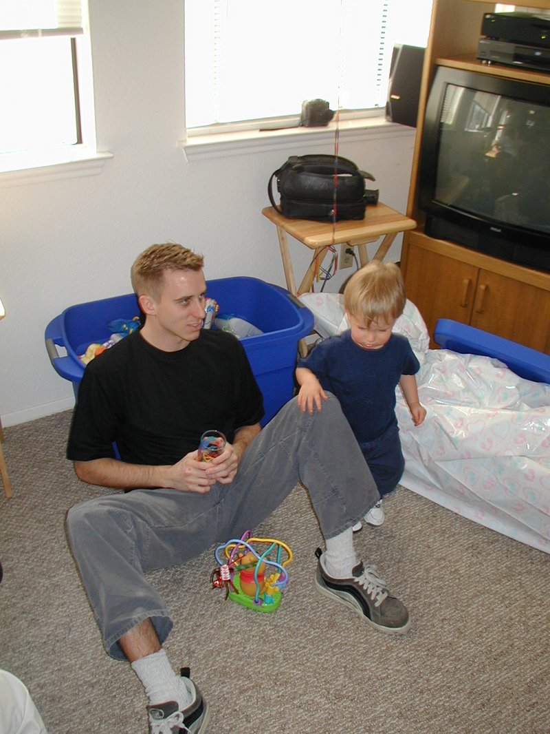 2001/03(March)/Vale-1st-Bday/800x600_2001-03-04-Vale-1st-Bday-16-Josh-Chance.jpg