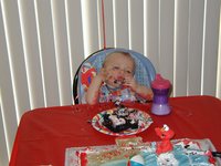 2001-03-04-Vale-1st-Bday-14-Vale-cake.jpg