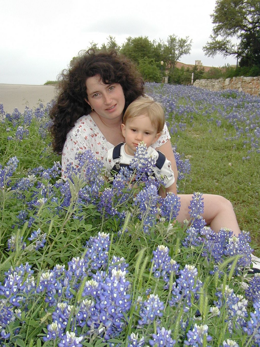 2001/04(April)/BlueBonnets/1024x768_2001-04-07-BlueBonnets-23-Chance-Suzi.jpg
