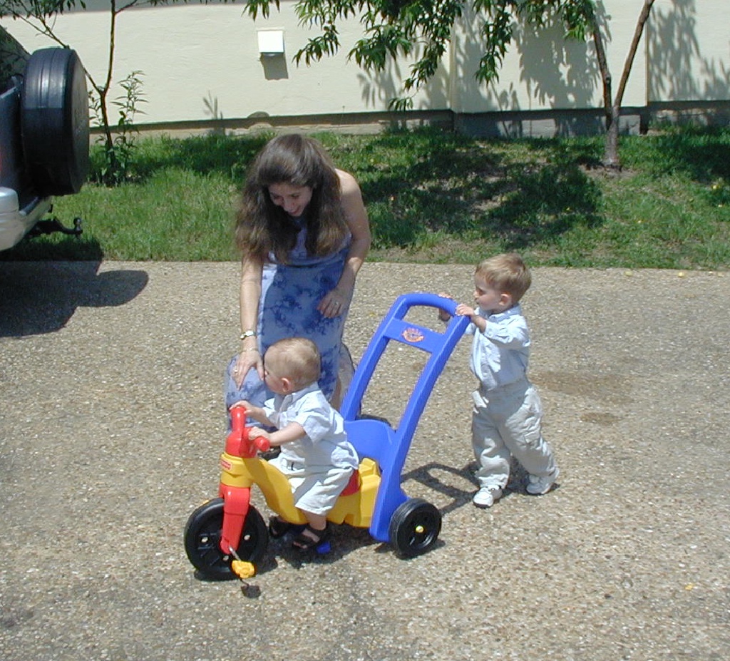 2001/04(April)/Easter/1024x768_2001-04-15-Easter-04-Chance-Vale-Laurie.jpg
