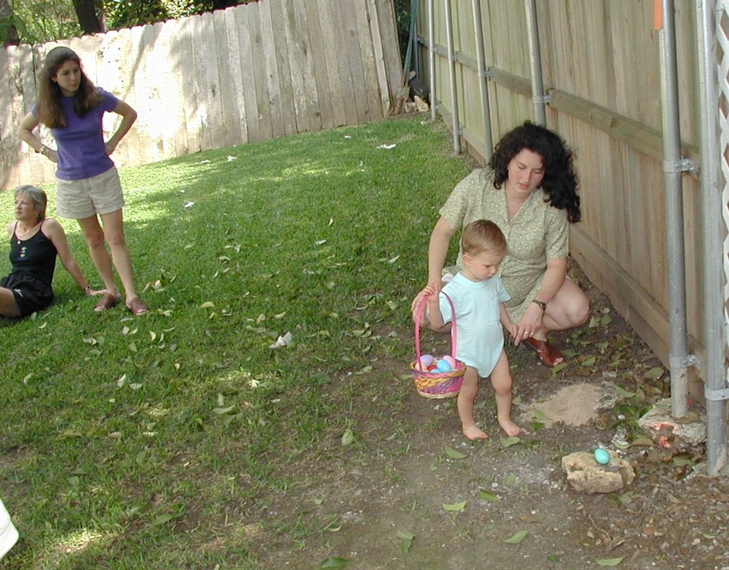2001-04-15-Easter-08-Chance-Suzi-Laurie-Gail.jpg