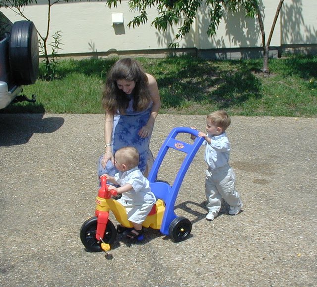 2001-04-15-Easter-04-Chance-Vale-Laurie.jpg