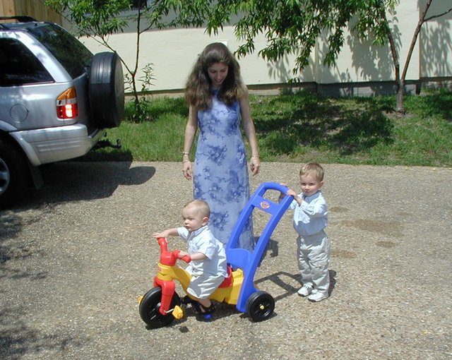 2001-04-15-Easter-05-Chance-Vale-Laurie.jpg