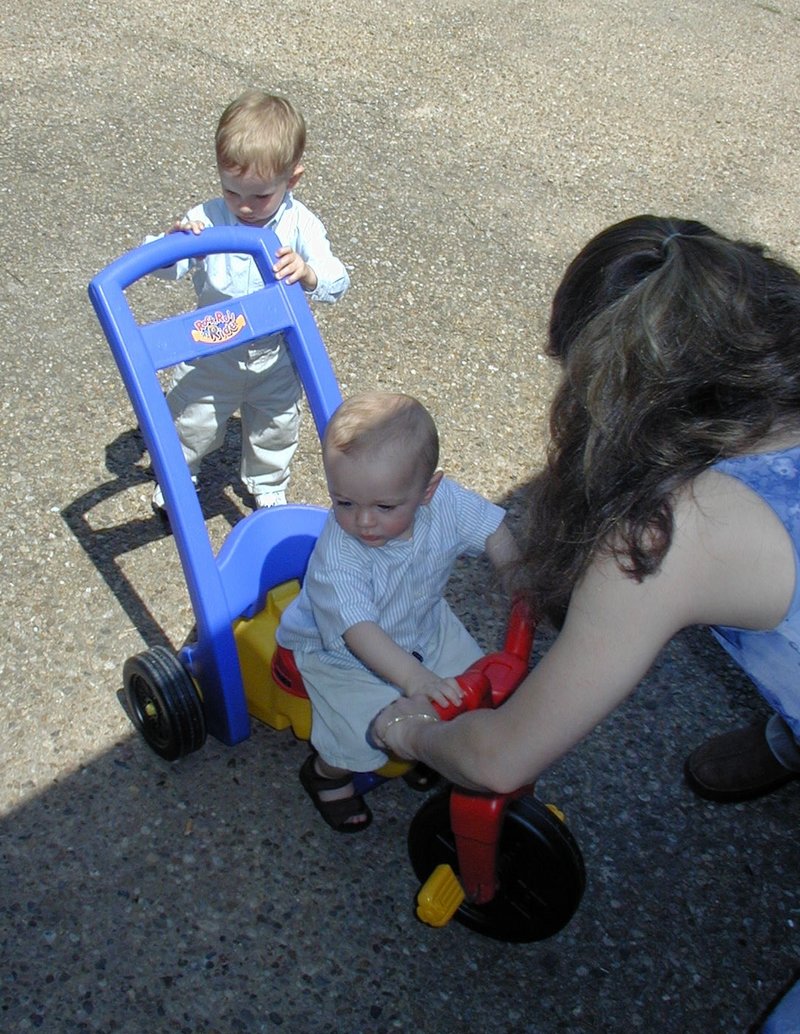 2001-04-15-Easter-03-Chance-Vale-Laurie.jpg