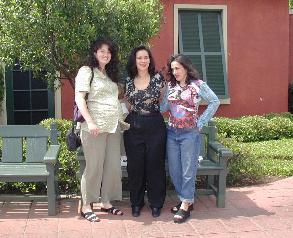 2001/04(April)/Misc/1024x768_2001-04-14-1-Suzi-Chance-Chris-Kris.jpg
