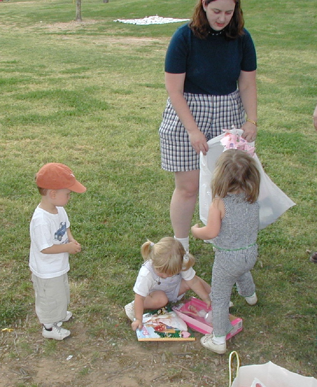 2001-04-21-02-McKenzie-Bday-Chance-Mcenzie-Marci.jpg