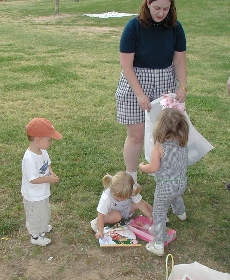 2001-04-21-02-McKenzie-Bday-Chance-Mcenzie-Marci.jpg