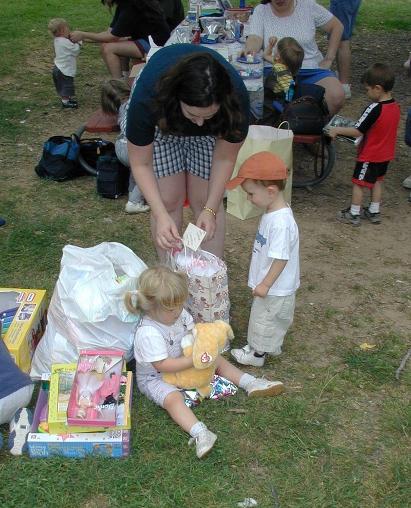 2001-04-21-06-McKenzie-Bday-Chance-Marci.jpg