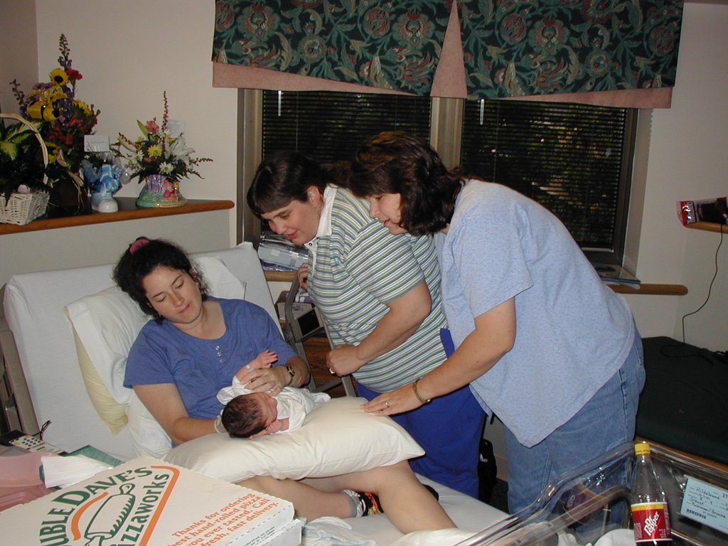 2001-05-08-22-Suzi-Dax-Stacy-KimClaborn.jpg