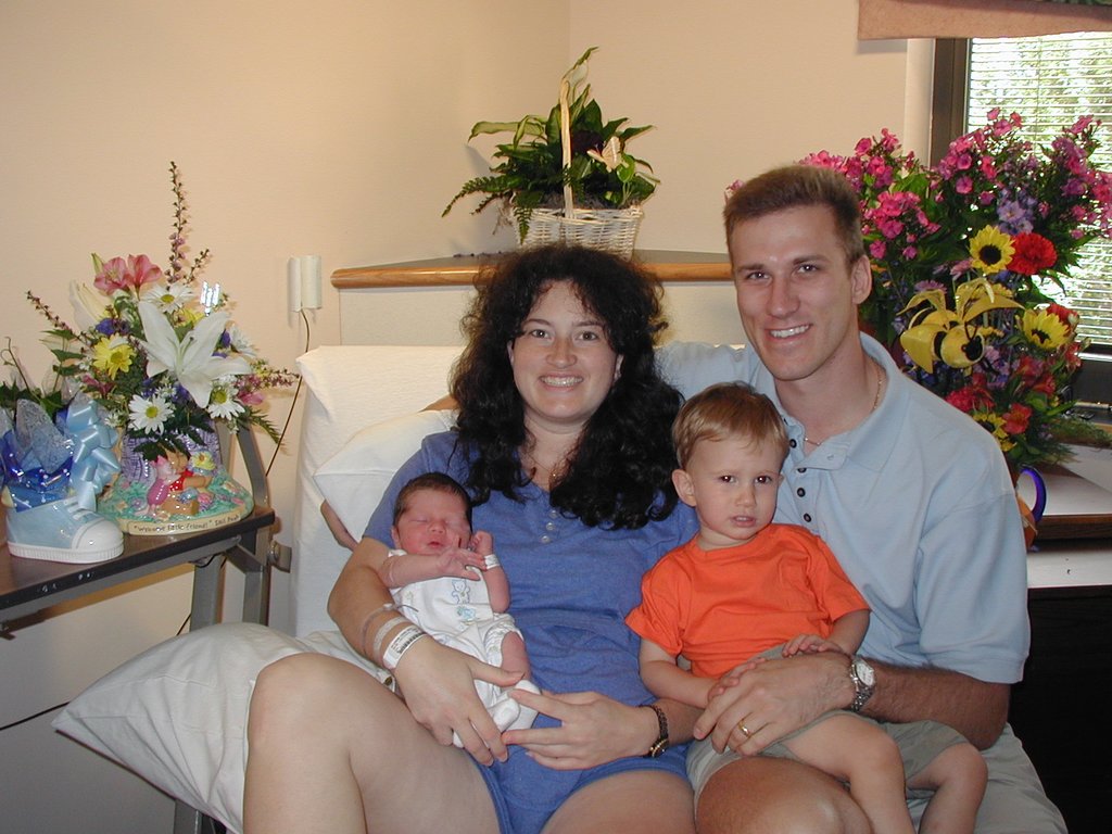 2001/05(May)/Dax/1024x768_2001-05-10-07-Suzi-Dax-Chance-Travis.jpg