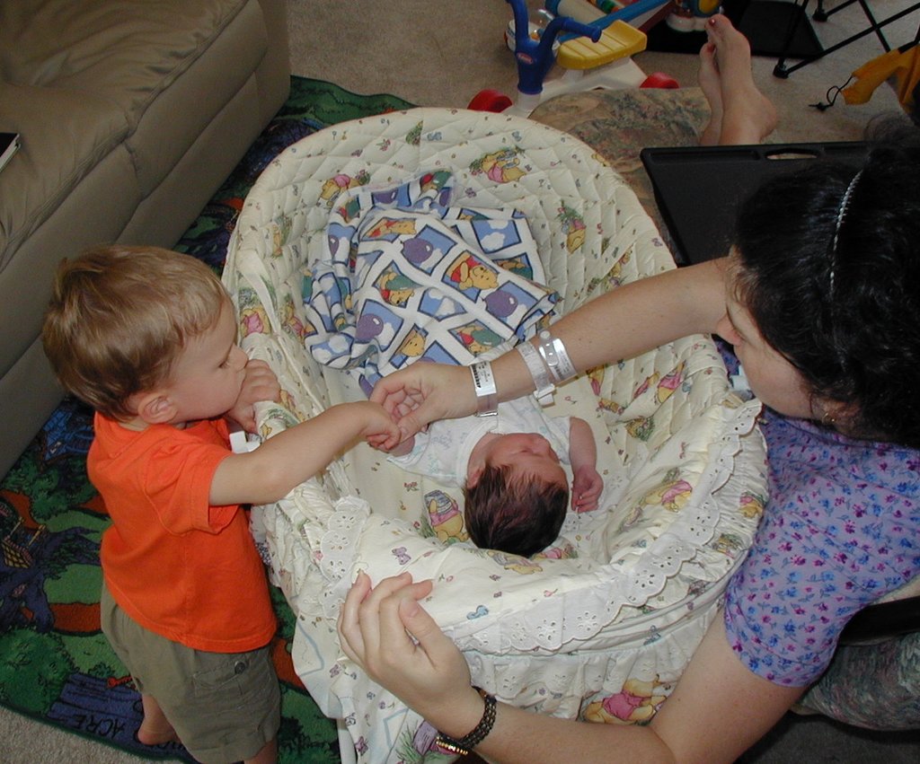 2001/05(May)/Dax/1024x768_2001-05-10-23-Suzi-Dax-Chance-finger-touch.jpg