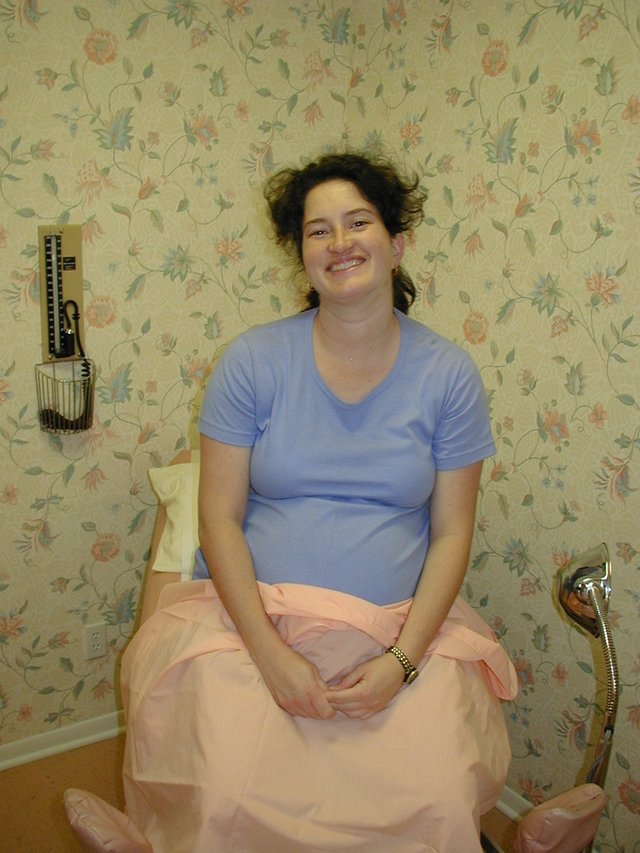 2001/05(May)/Dax/640x480_2001-05-07-01-Suzi-at-Dr-Kuhlmann.JPG