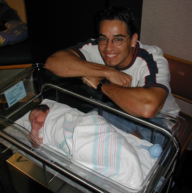 2001-05-08-05-Dax-MikeGuerrero.JPG