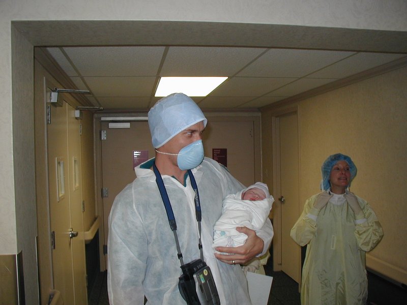 2001/05(May)/Dax/800x600_2001-05-07-12-Travis-Dax.JPG