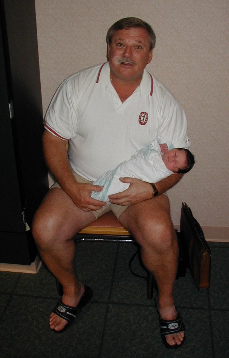 2001/05(May)/Dax/800x600_2001-05-08-02-Dax-GrandpaJim.JPG