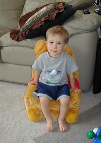 2001-05-12--07-Chance-PoohChair.jpg