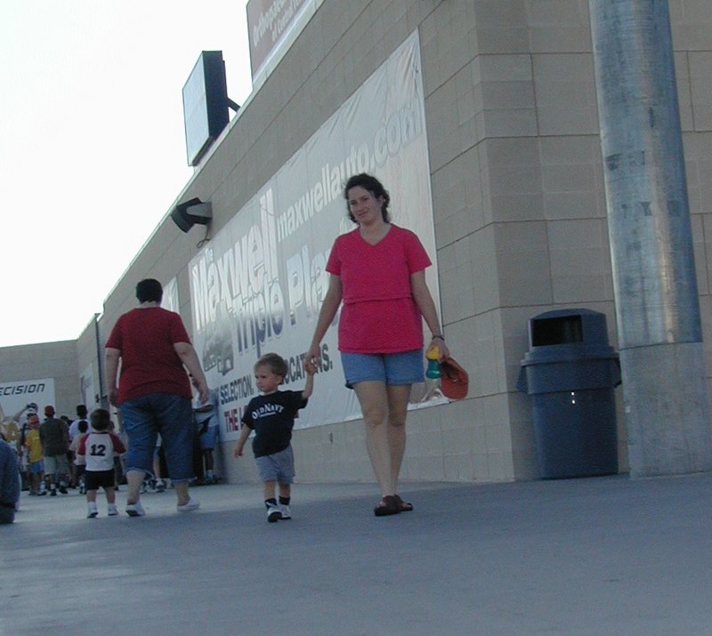 2001/05(May)/Misc/800x600_2001-05-31-Suzi-Chance-RoundRock-Express-1.jpg