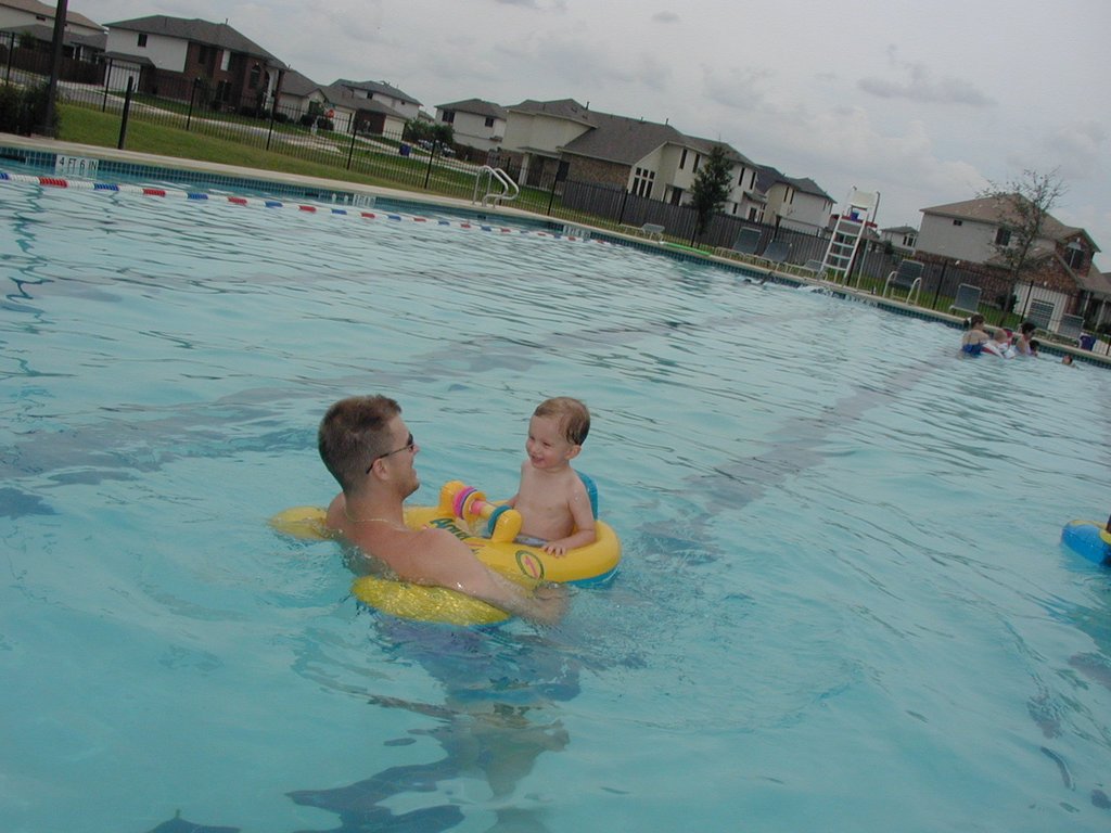 2001/06(June)/Misc/1024x768_2001-06-01-3-Pool-Travis-Chance.jpg