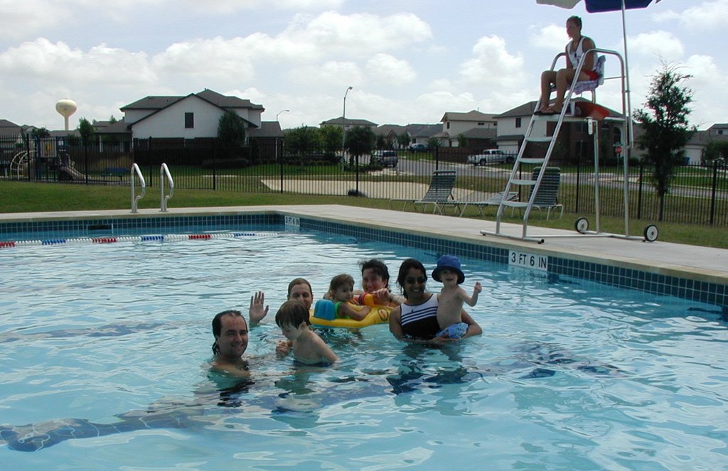 2001-06-16-7-Pool-Ben-Aaron-Ben-Kalani-Suzi-Kavita-Chance.jpg