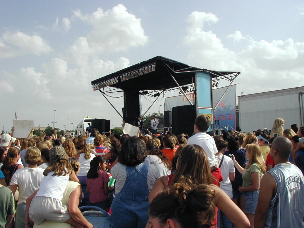2001-06-26-Making-the-band-concert-1.jpg