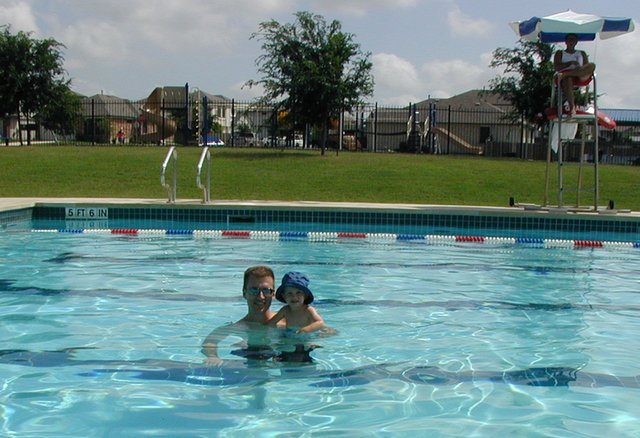 2001/06(June)/Misc/640x480_2001-06-16-3-Pool-Travis-Chance.jpg
