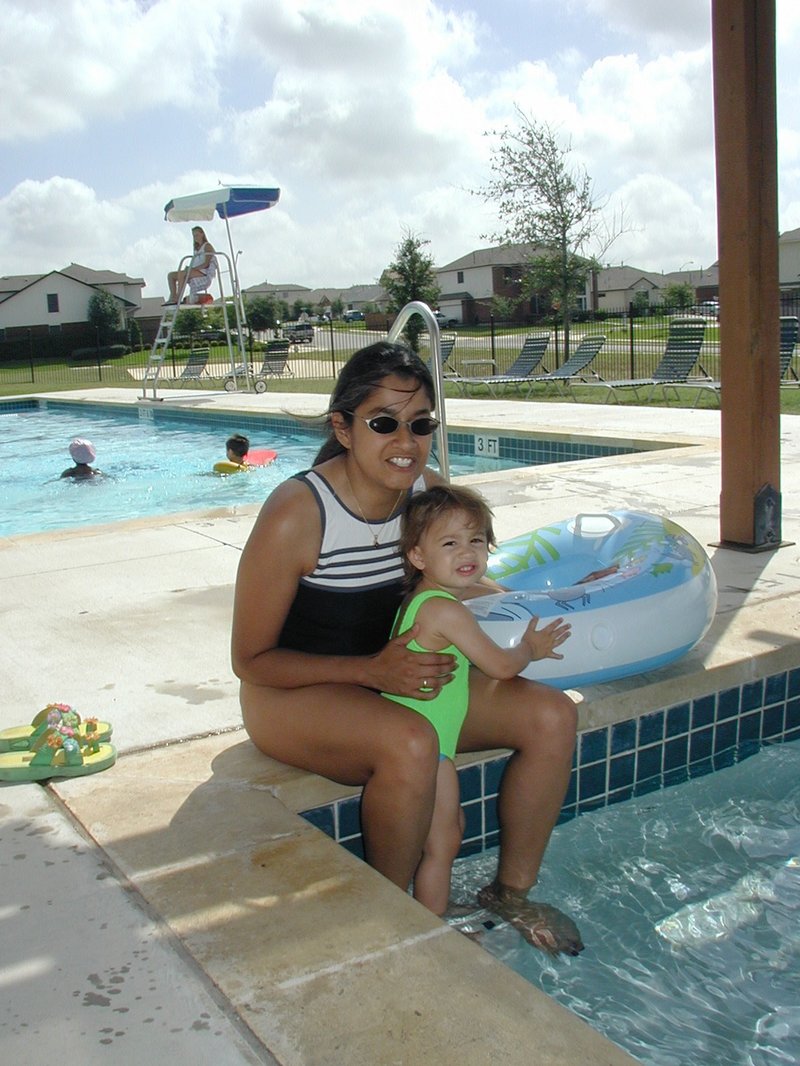 2001-06-16-2-Pool-Kavita-Kalyani.jpg