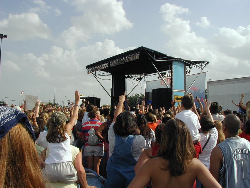 2001-06-26-Making-the-band-concert-2.jpg