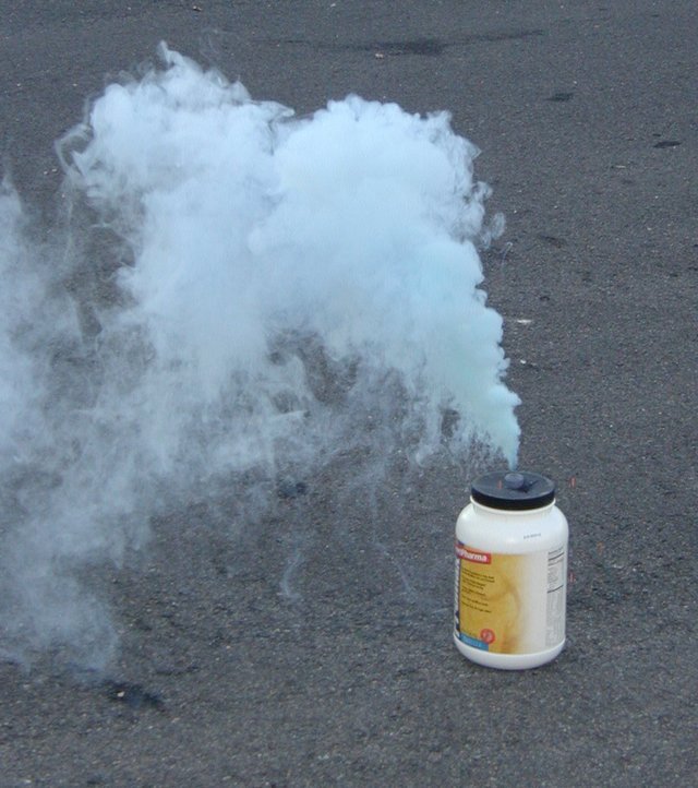 2001-07-04-06-fireworks-smokebomb.jpg