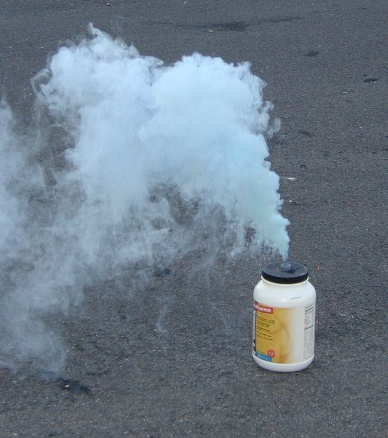2001-07-04-06-fireworks-smokebomb.jpg