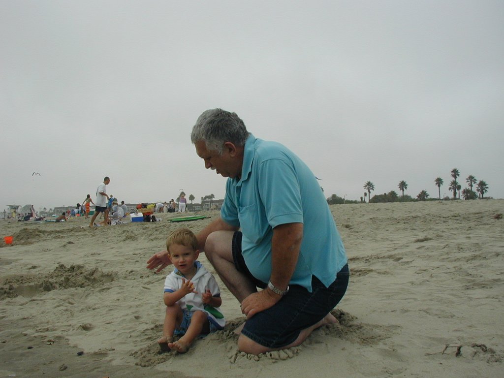 2001/07(July)/Misc/1024x768_2001-07-28-grampaHa-Chance-beach3.JPG