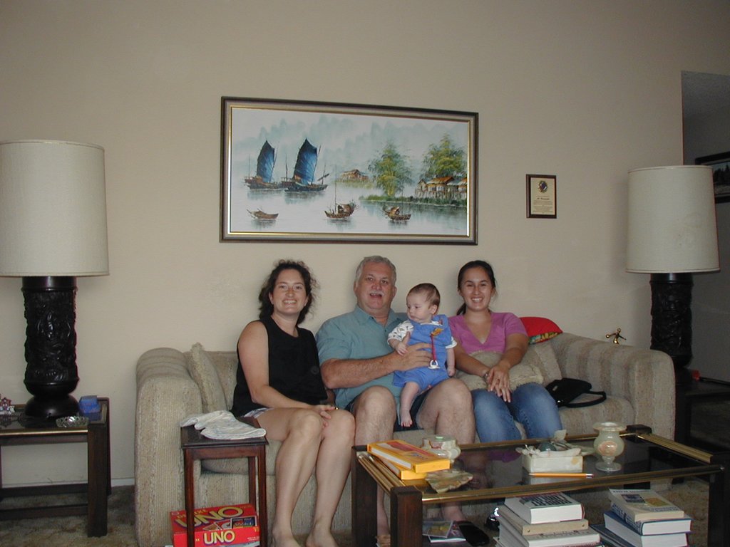 2001/07(July)/Misc/1024x768_2001-07-29-GrampHa-Suzi-Dax-Mary.JPG