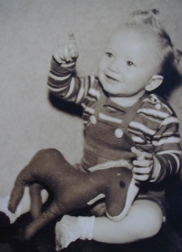 2001/07(July)/Misc/1944-_Grampa_Jim_Hammett.JPG
