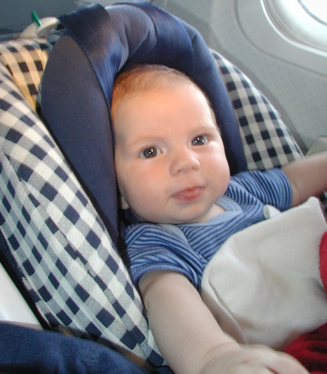 2001/07(July)/Misc/640x480_2001-07-27-Dax-airplane.JPG
