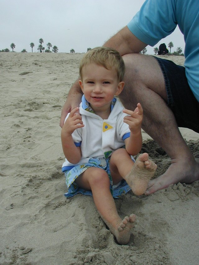 2001/07(July)/Misc/640x480_2001-07-28-Chance-beach.JPG