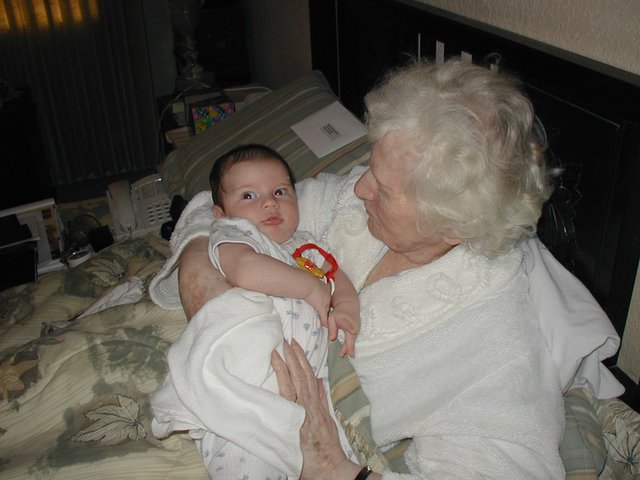 2001/07(July)/Misc/640x480_2001-07-28-Nana-Dax2.JPG