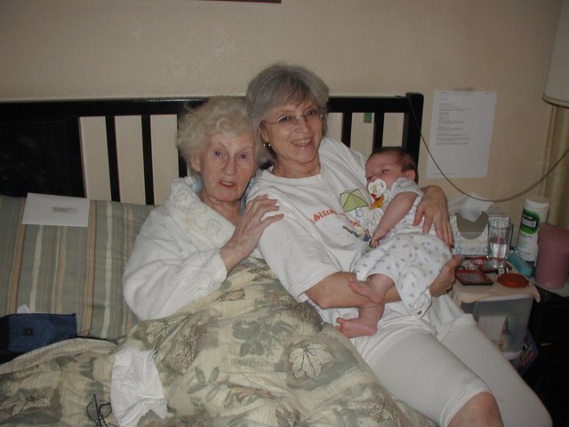 2001-07-28-Nana-Grammy-Dax.JPG