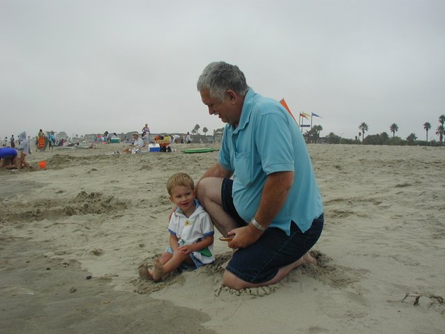 2001/07(July)/Misc/640x480_2001-07-28-grampaHa-Chance-beach.JPG