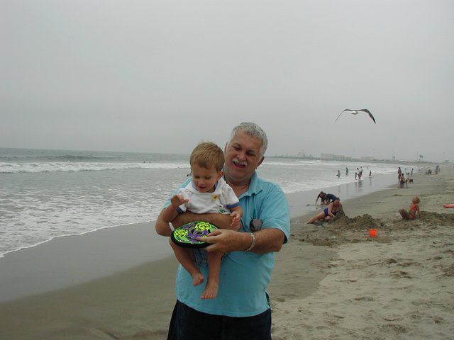 2001/07(July)/Misc/640x480_2001-07-28-grampaHa-Chance-beach8.JPG