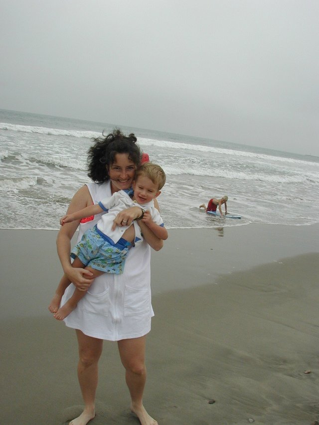 2001/07(July)/Misc/640x480_2001-07-28-suzi-Chance-beach.JPG