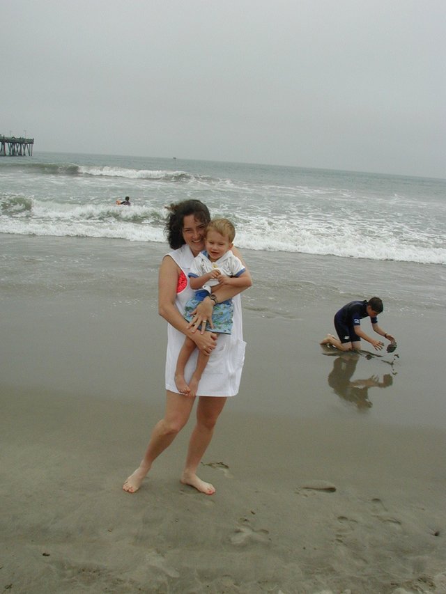 2001/07(July)/Misc/640x480_2001-07-28-suzi-Chance-beach2.JPG