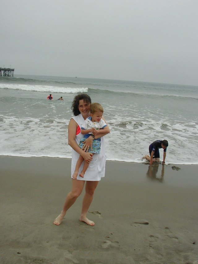 2001/07(July)/Misc/640x480_2001-07-28-suzi-Chance-beach3.JPG