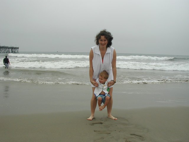 2001/07(July)/Misc/640x480_2001-07-28-suzi-Chance-beach6.JPG