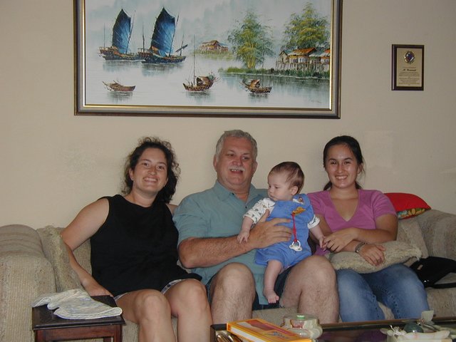 2001/07(July)/Misc/640x480_2001-07-29-GrampHa-Suzi-Dax-Mary2.JPG