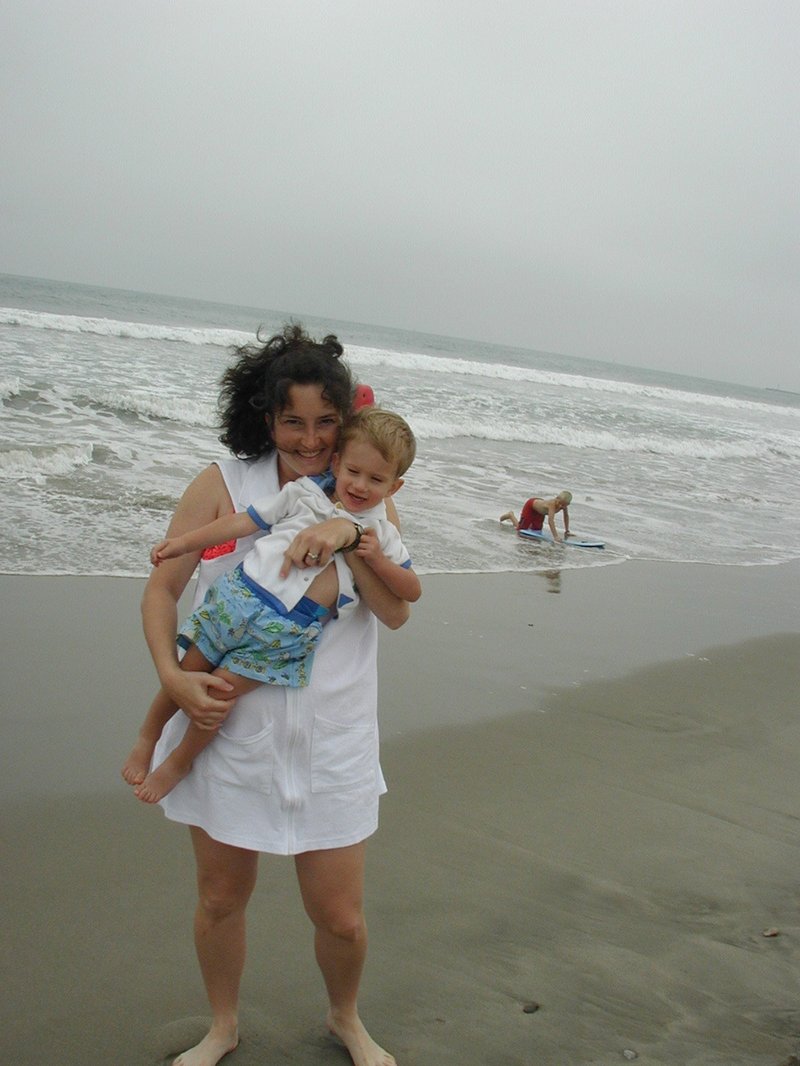 2001/07(July)/Misc/800x600_2001-07-28-suzi-Chance-beach.JPG