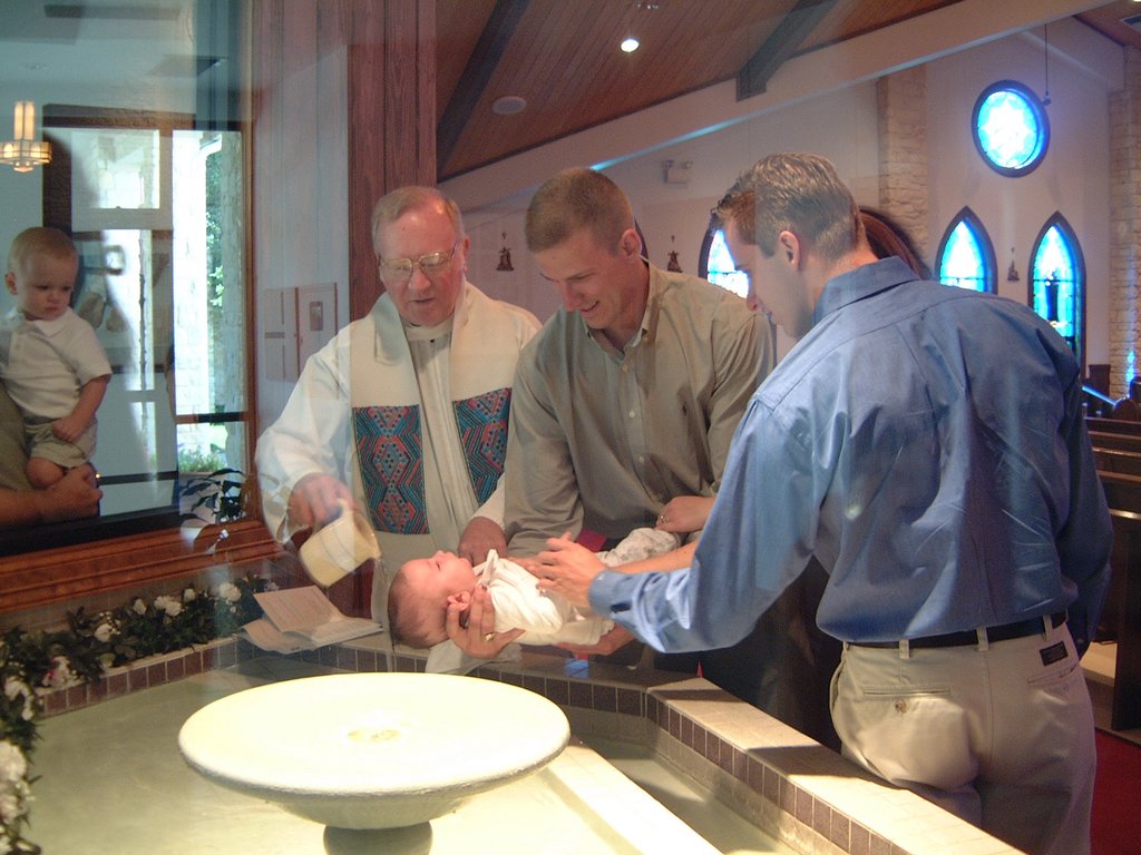 2001/08(August)/Dax-Baptism/1024x768_2001-08-18-Dax-Baptism-09-FatherTom-Travis-Dax-Josh-Vale.jpg