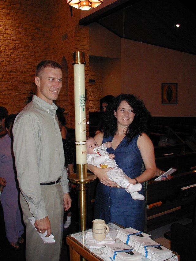 2001/08(August)/Dax-Baptism/640x480_2001-08-18-Dax-Baptism-36-Travis-Dax-Suzi-Candle.JPG
