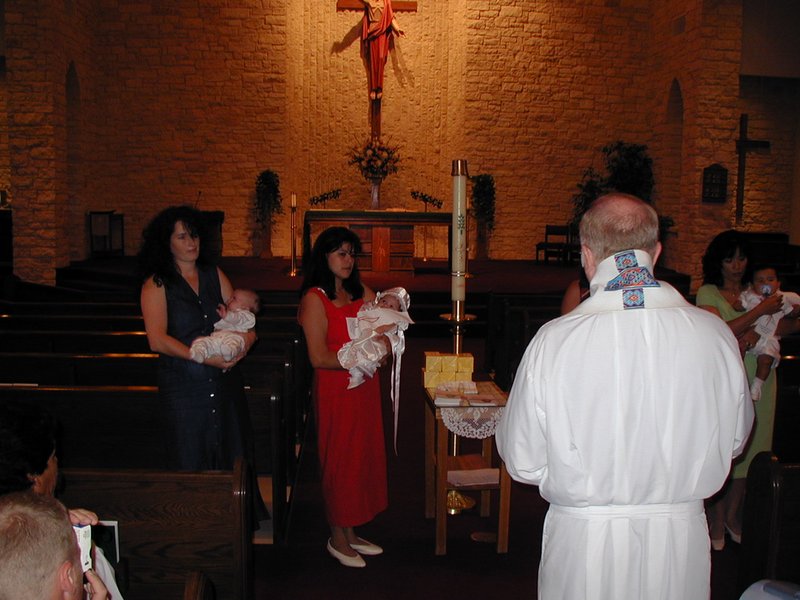 2001/08(August)/Dax-Baptism/800x600_2001-08-18-Dax-Baptism-32--FatherTom-Dax-Suzi.JPG